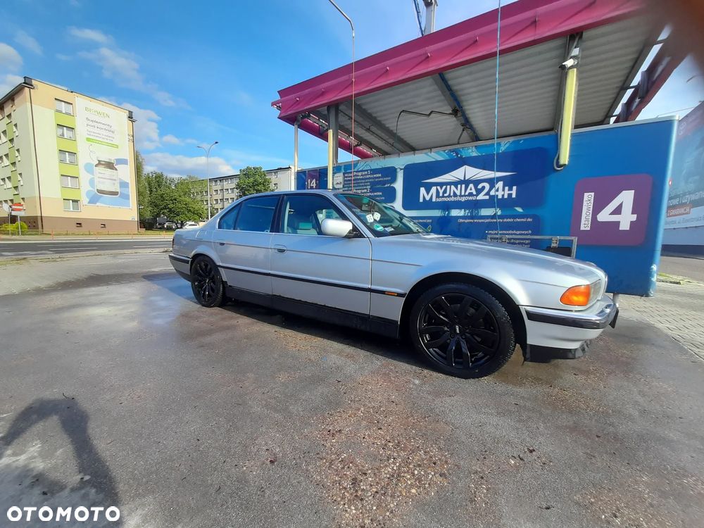 BMW Seria 7 - 28