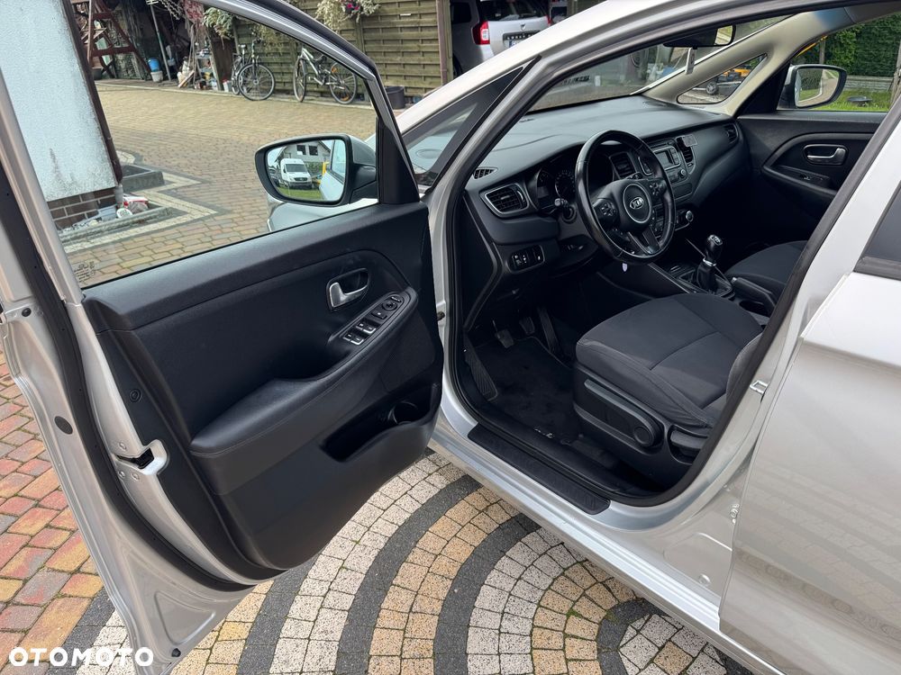 Kia Carens - 34