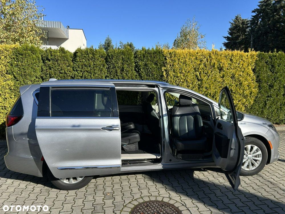 Chrysler Pacifica - 10