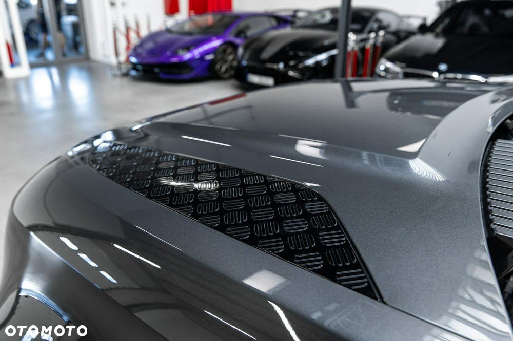 Land Rover Defender - 12