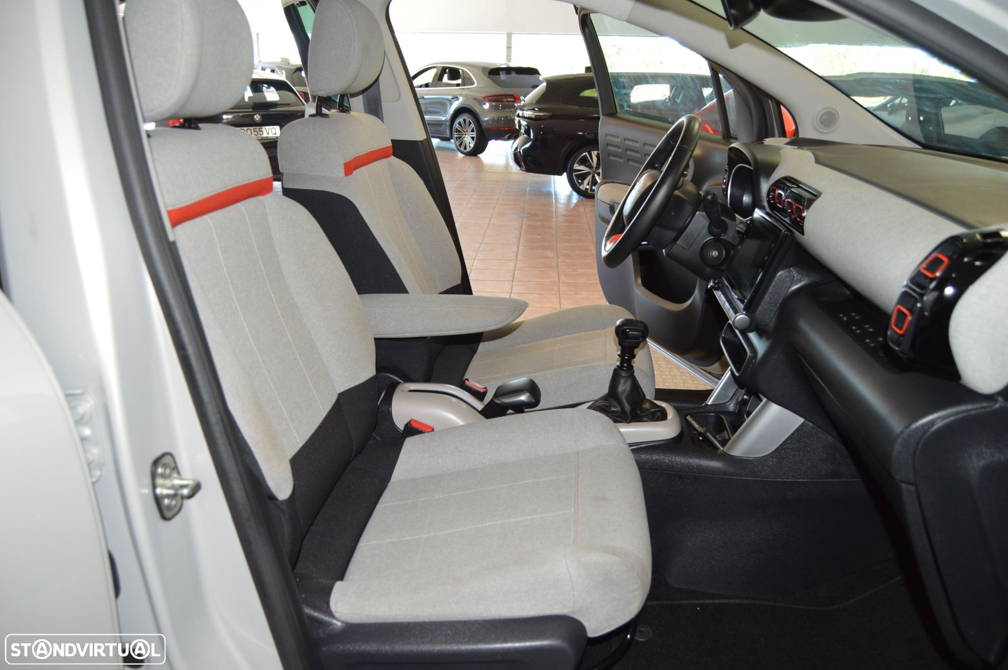 Citroën C3 Aircross 1.2 PureTech Shine - 28