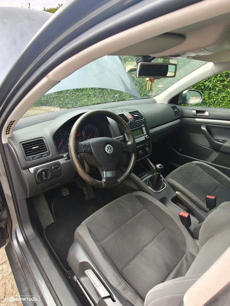 VW Jetta 1.9 TDi Confortline - 8