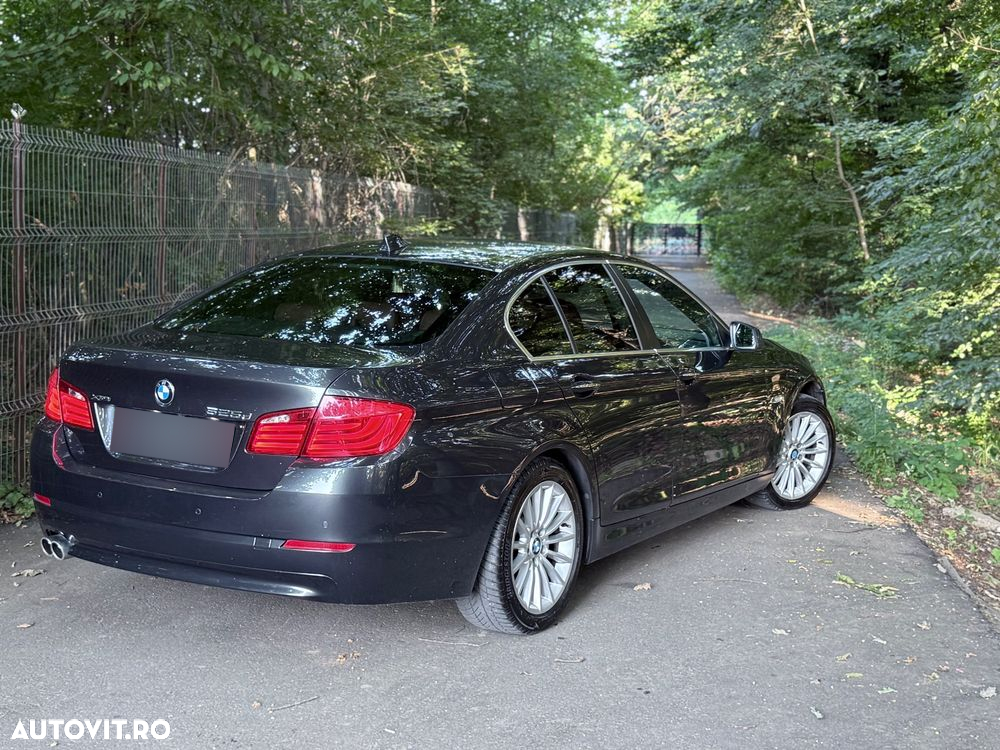 BMW Seria 5 525d xDrive AT - 10