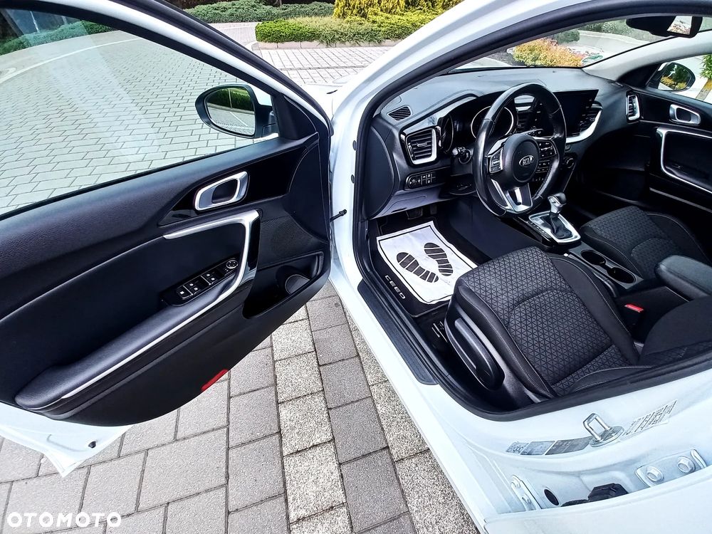 Kia Ceed 1.6 CRDi DCT Vision - 32