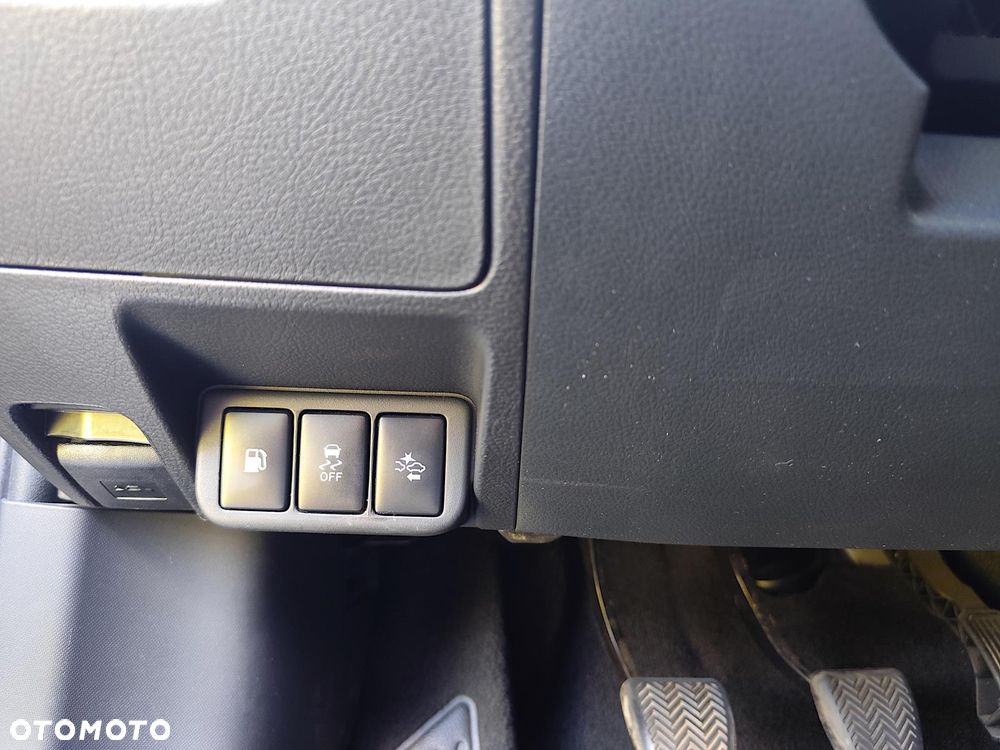 Toyota Avensis - 38