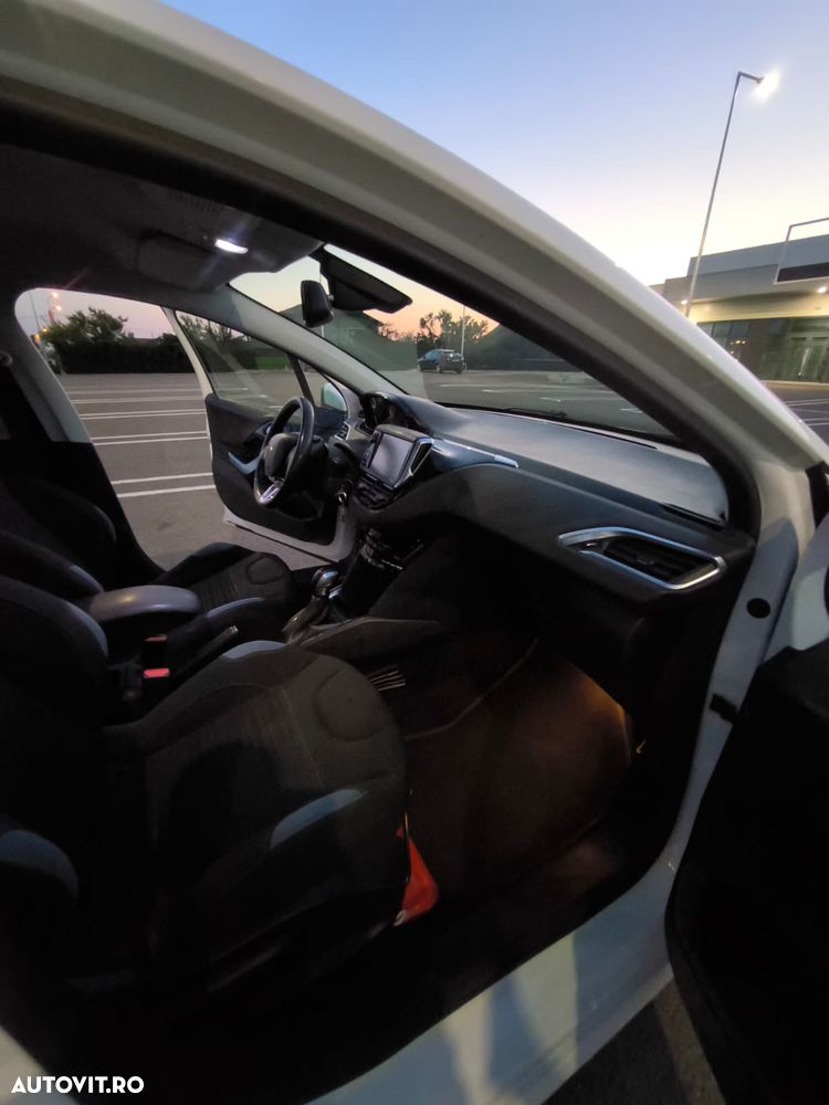 PEUGEOT 208 2013 — imagine 13