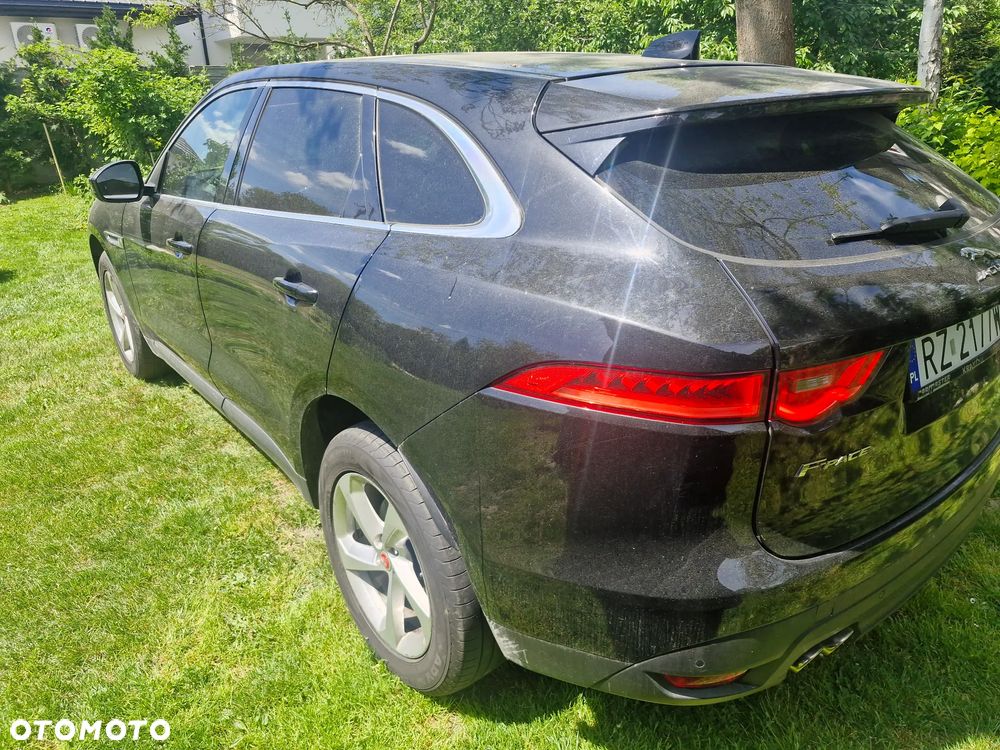 Jaguar F-Pace 2.0 i4D AWD Pure - 2