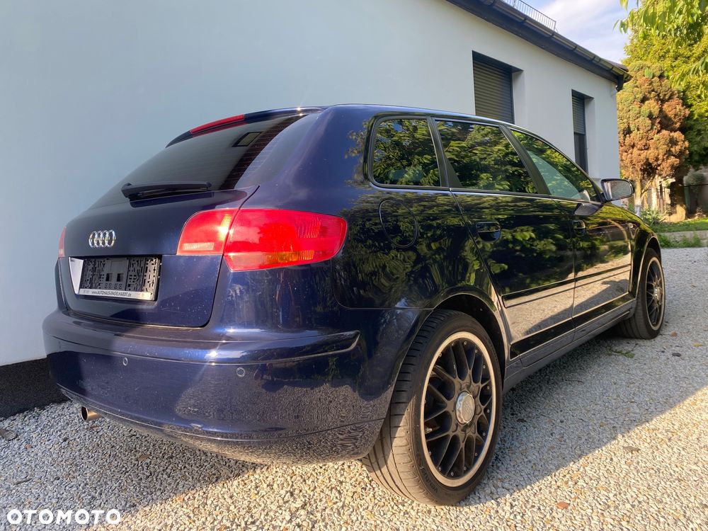 Audi A3 Sportback 1.6 FSI Attraction - 4