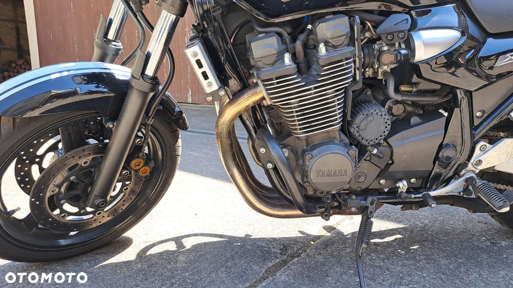 Yamaha XJR - 6