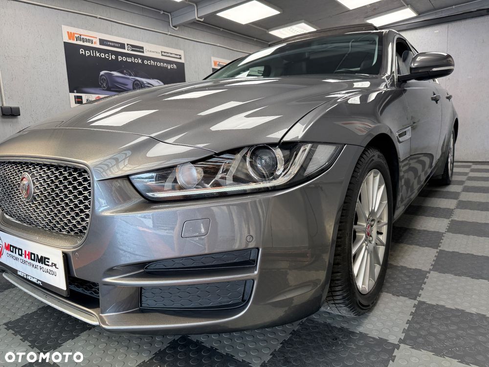 Jaguar XE - 27