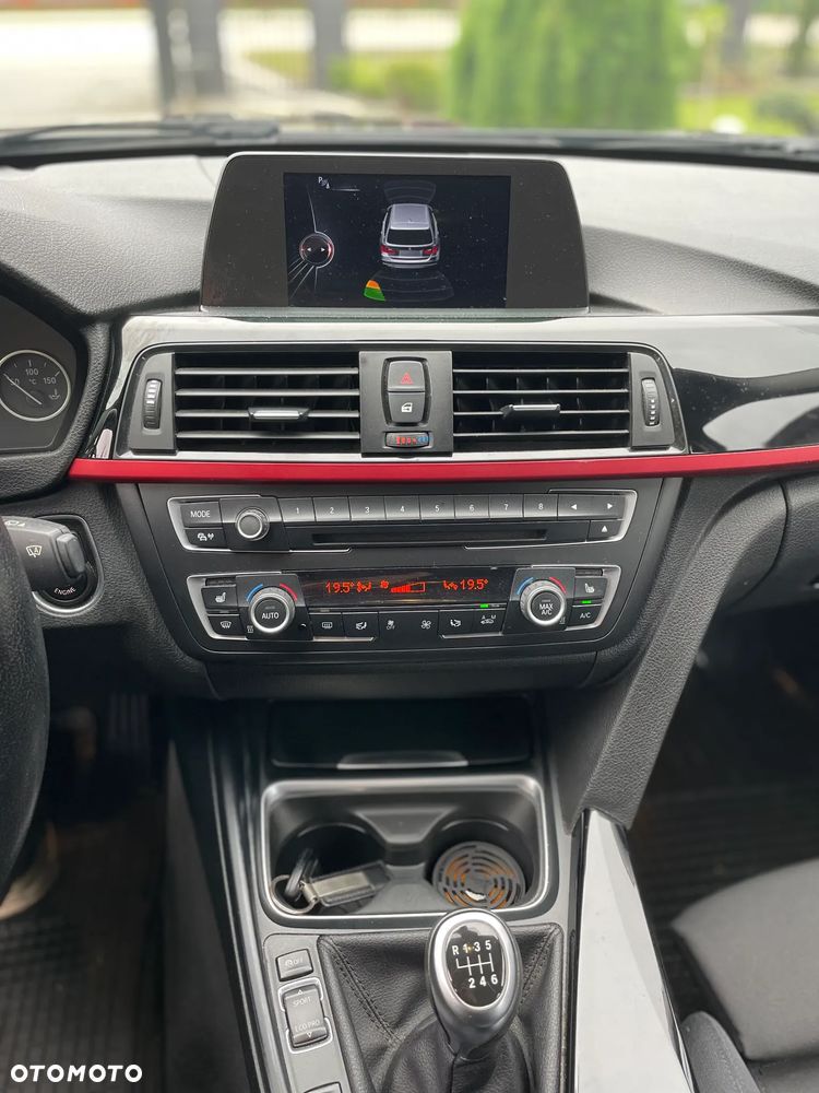 BMW Seria 3 318d Sport Line - 16