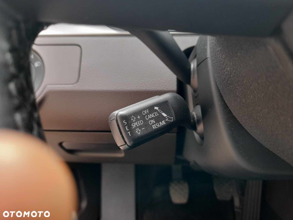 Volkswagen Passat 1.6 TDI BlueMotion Technology R-Line - 26