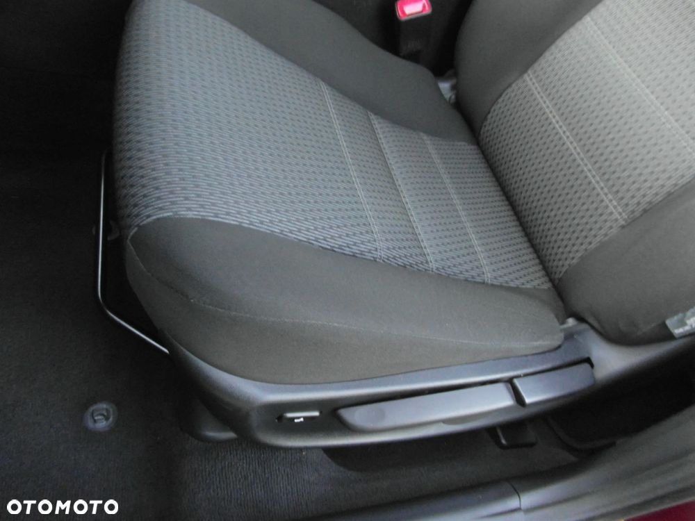 Toyota Avensis 1.8 Edition-S - 17