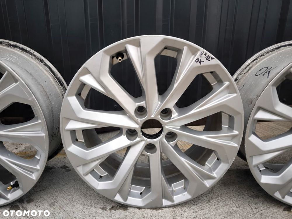 FELGA FELGI KOMPLET AUDI A4 B9 A5 8W ITP 7.5 J R17 ET38 8W0601025L R*12* - 5