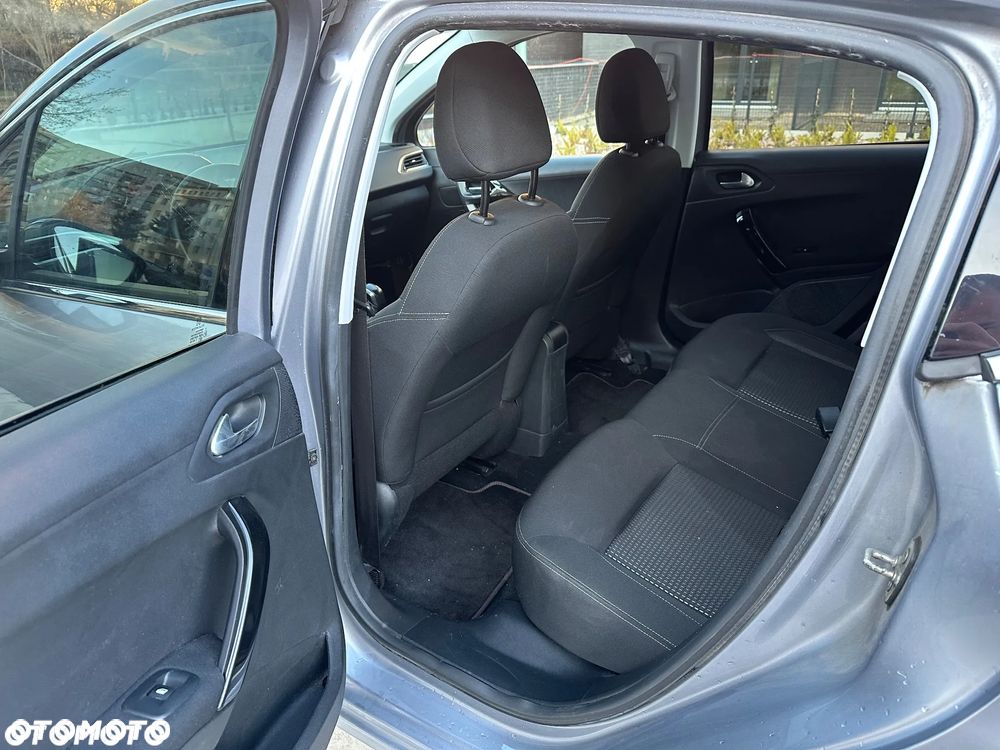 Peugeot 208 1.5 BlueHDi Allure S&S - 14