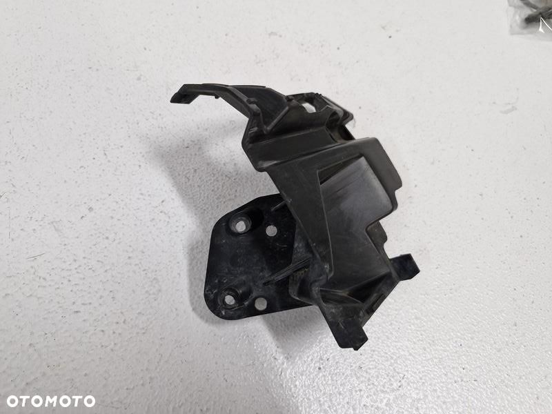 VOLVO XC70 2 II UCHWYT MOCOWANIE SPRYSKIWACZA LAMPY PRAWY PRZÓD PRAWE 30698147 - 4