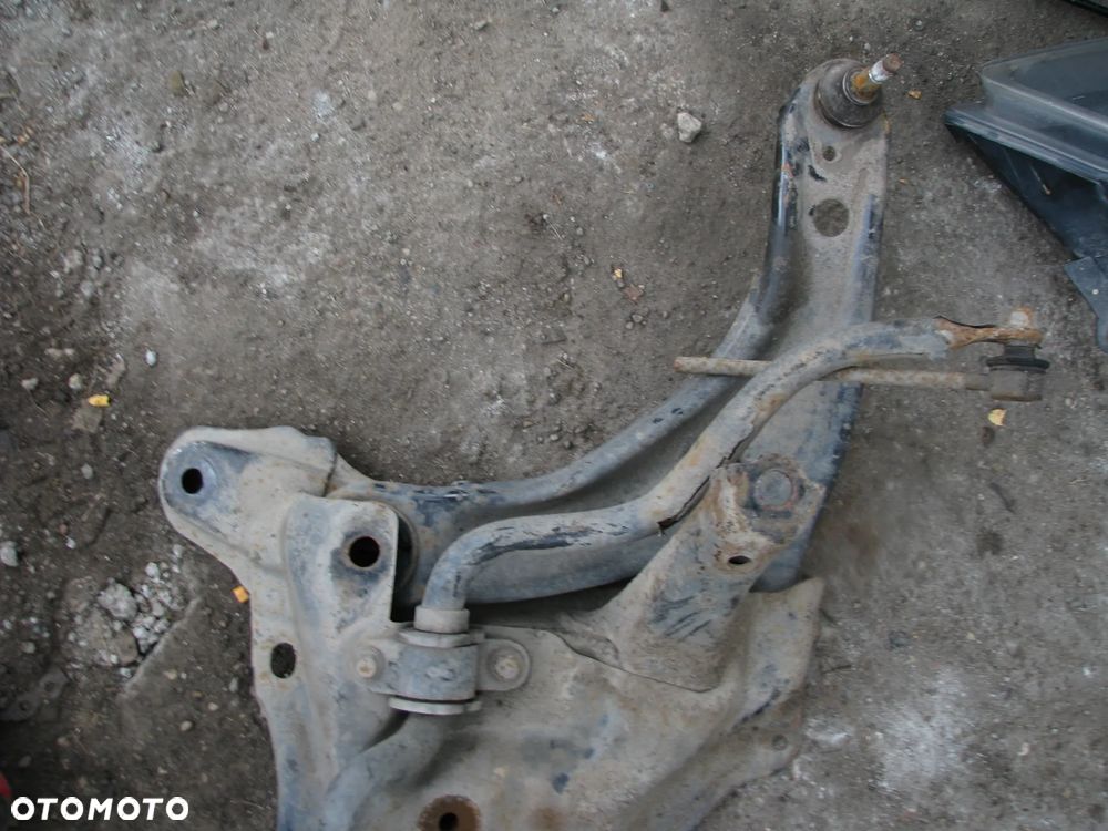 SANKI KOŁYSKA WÓZEK TOYOTA YARIS II PRZÓD - 3