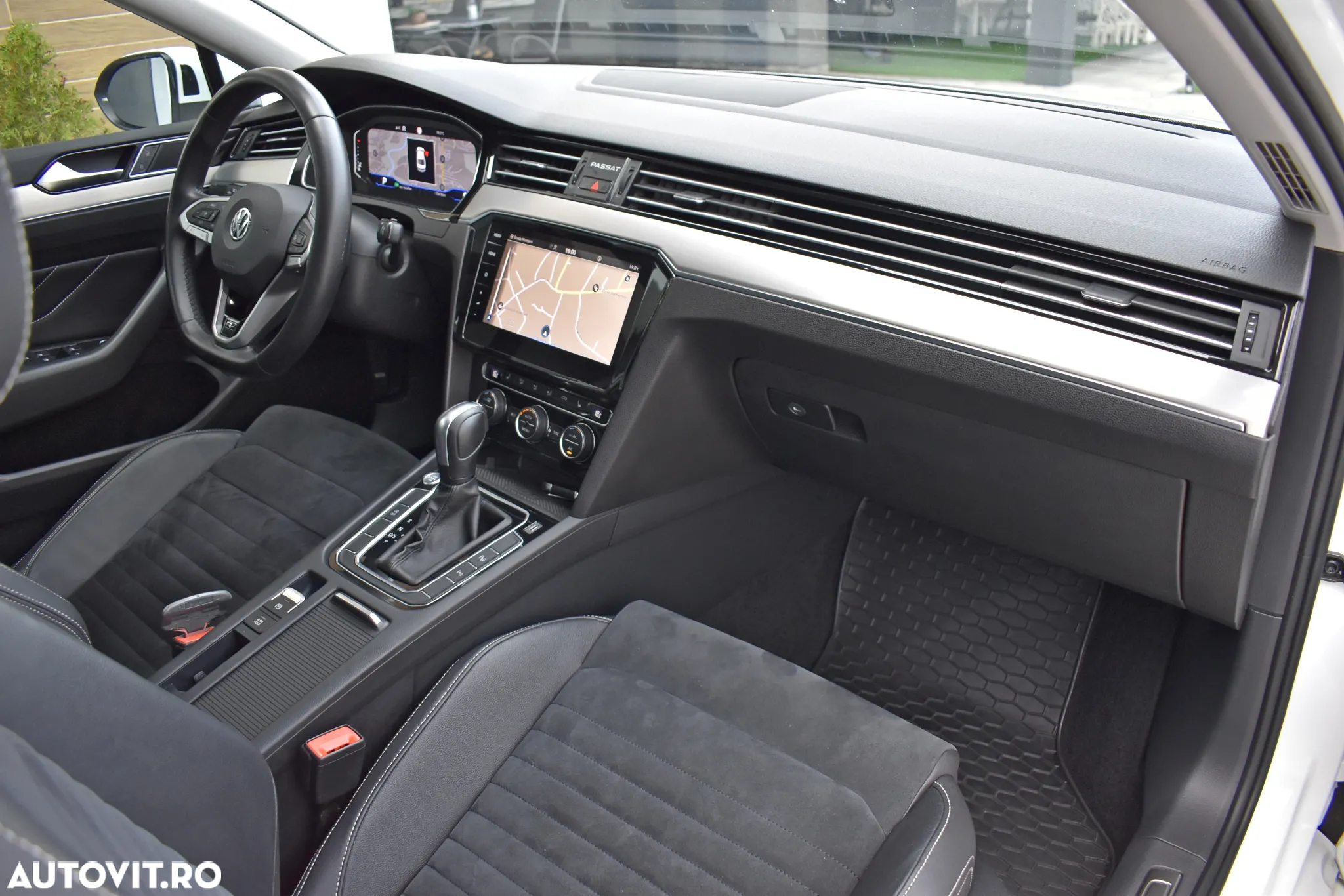 Volkswagen Passat Variant 2.0 TDI SCR DSG R-Line - 12
