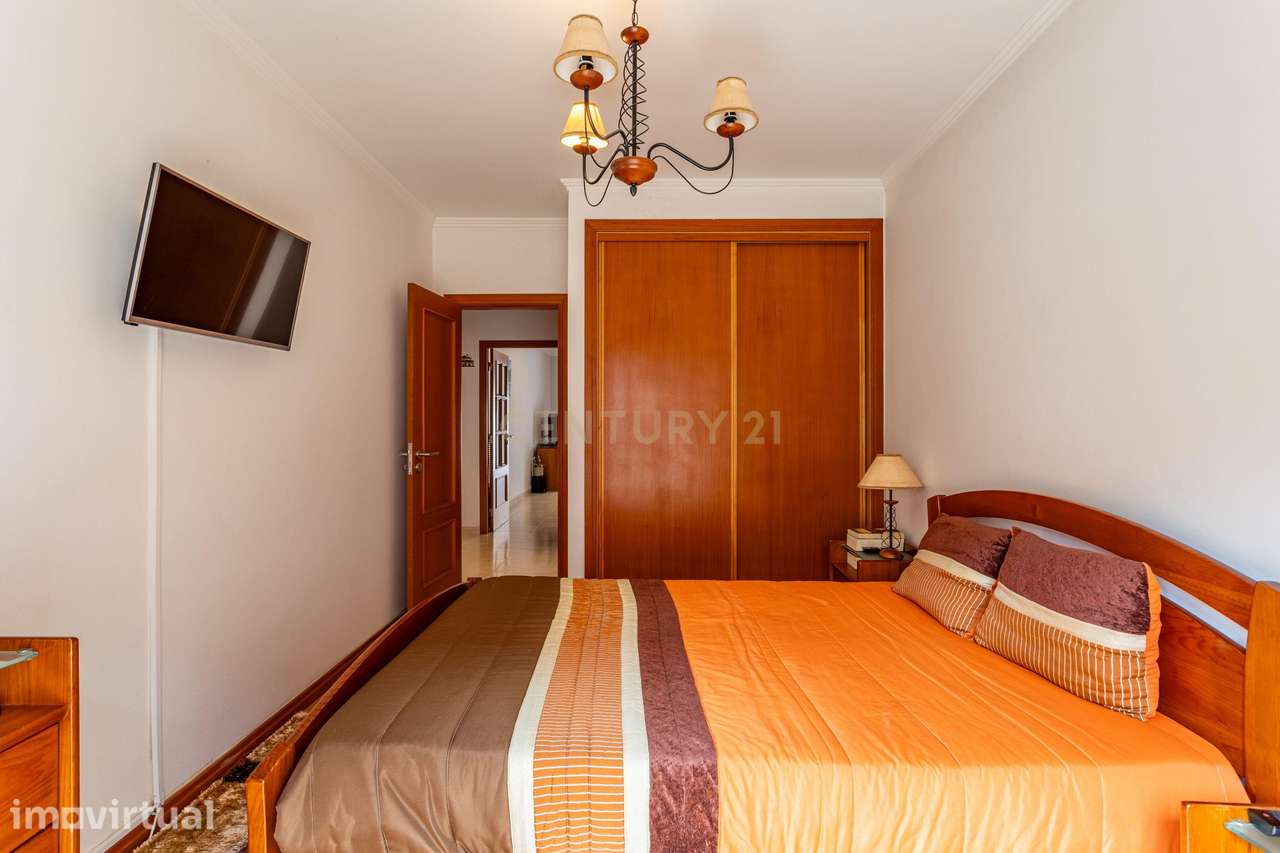 Apartamento T2 na Encosta do Sol-Amadora, prédio de 2004, garagem fech - Grande imagem: 5/29