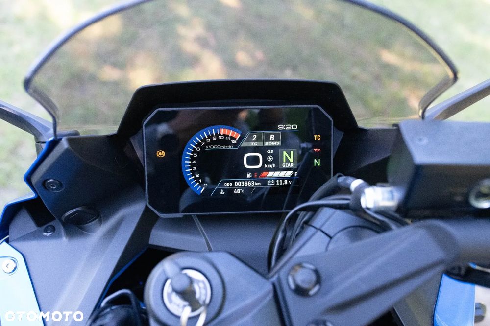 Suzuki GSX - 12