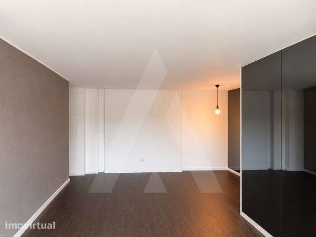 Apartamento T2 moderno e luminoso junto ao Centro Comercial Glicínias - Grande imagem: 2/12