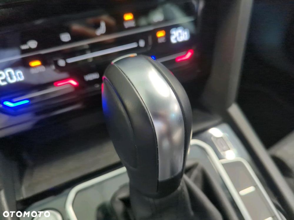 Volkswagen Passat Variant 1.5 TSI EVO Business DSG - 12