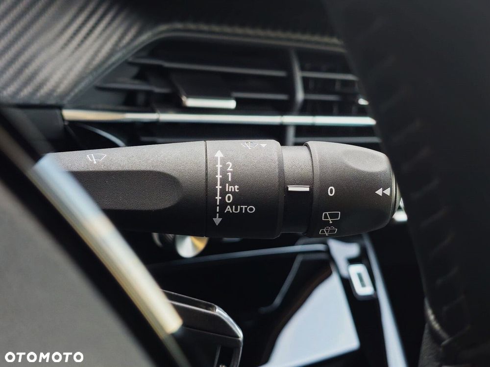 Peugeot 2008 PureTech 100 Allure S&S BVM6 - 16