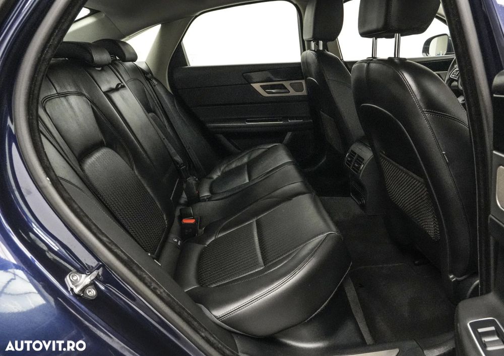 Jaguar XF 20d RWD E-Performance Pure - 16