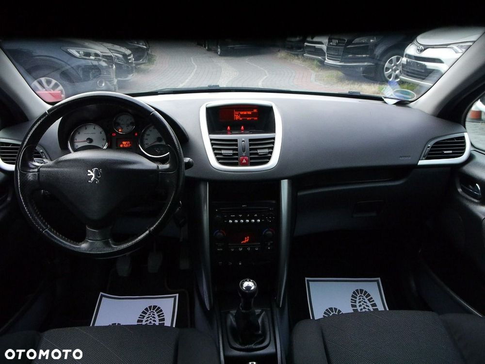 Peugeot 207 1.4 16V Trendy - 21