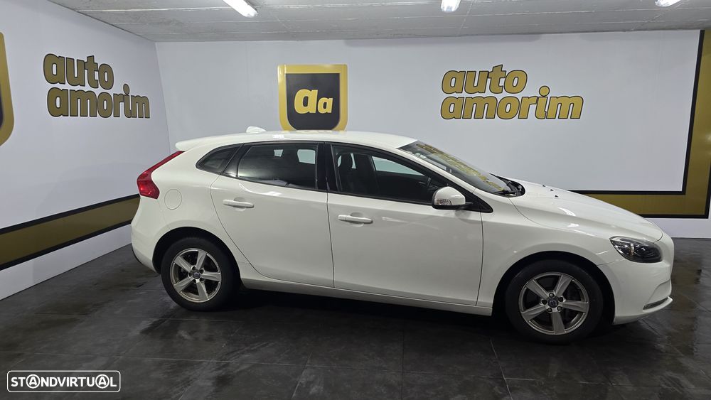 Volvo V40 2.0 D2 Momentum Geartronic - 5