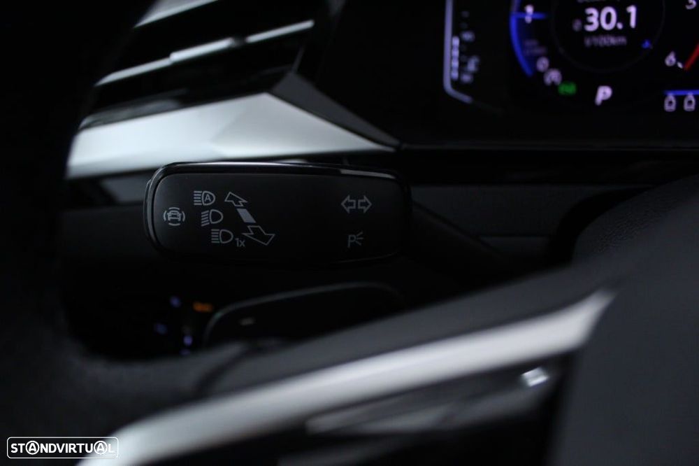 VW Arteon 2.0 TDI R-Line DSG - 24