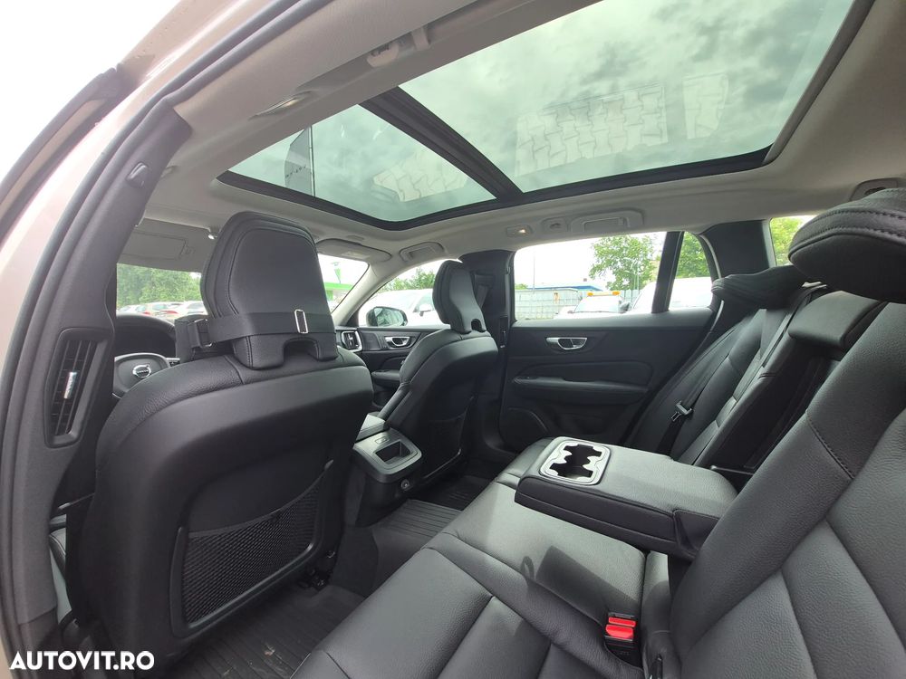 Volvo V60 B4 MHEV AT Plus Dark - 17