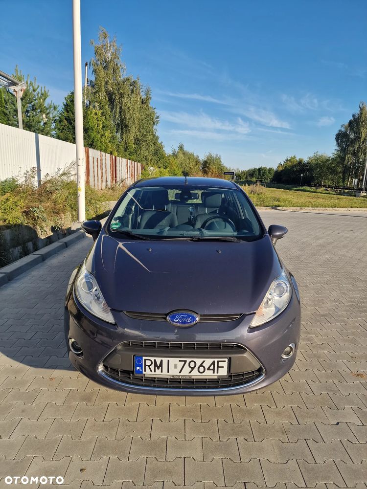 Ford Fiesta 2010 photo 2