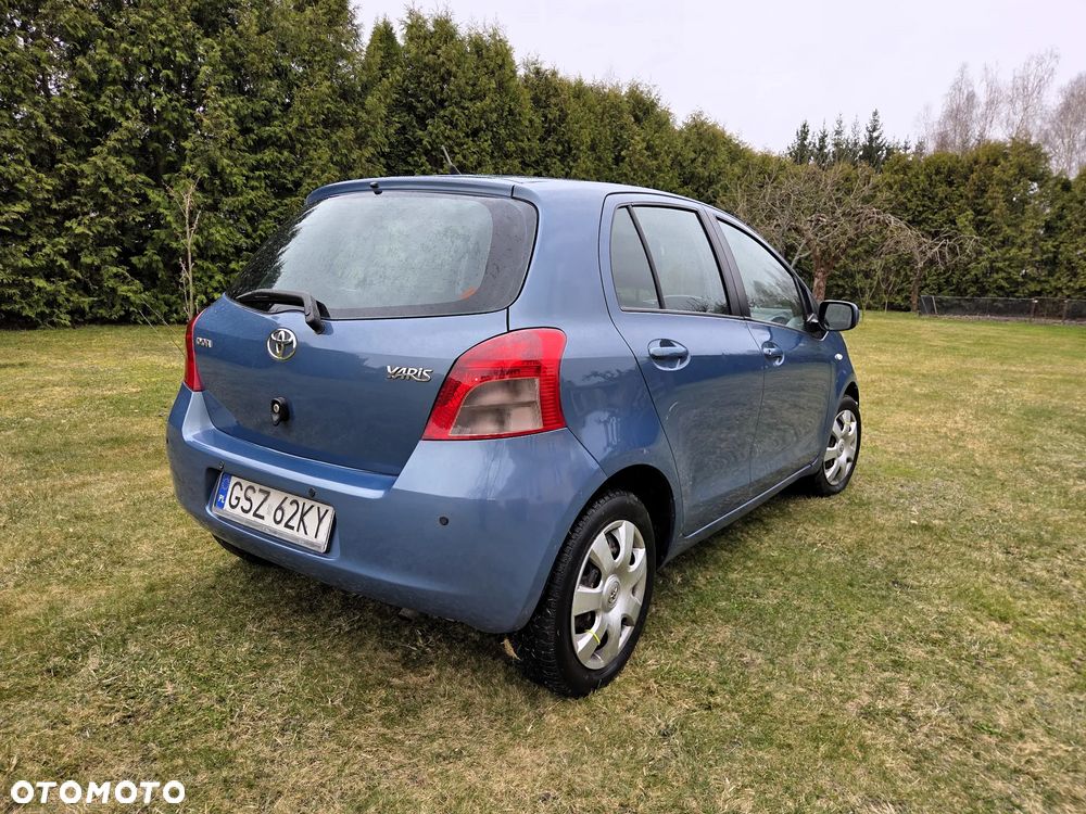 Toyota Yaris 1.3 - 4