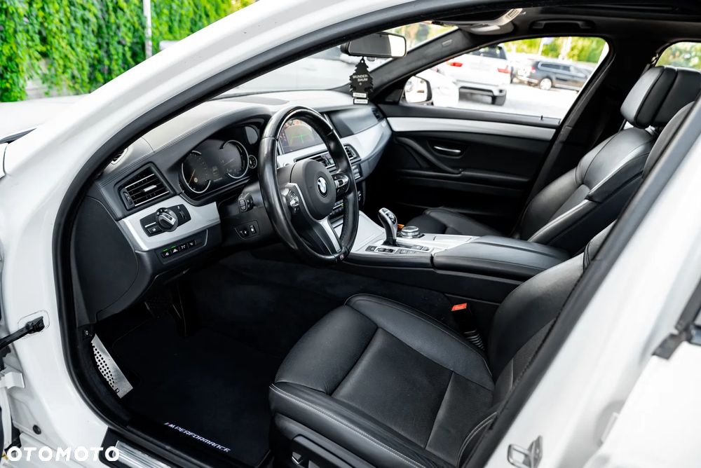 BMW Seria 5 M550d xDrive Sport-Aut - 16