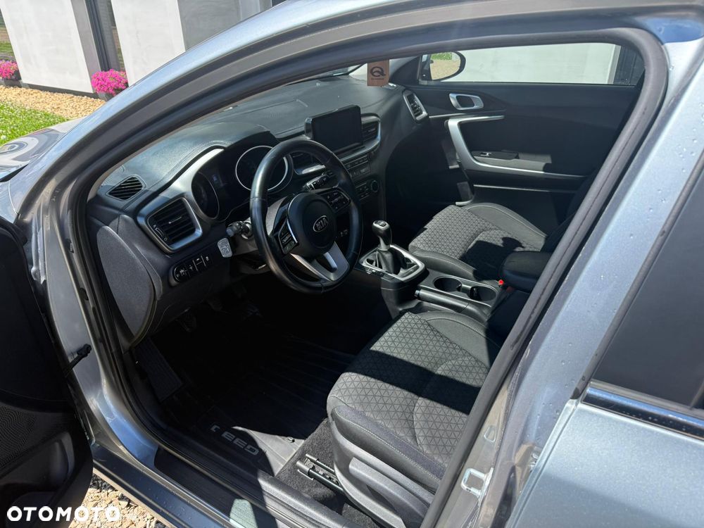 Kia Ceed - 10