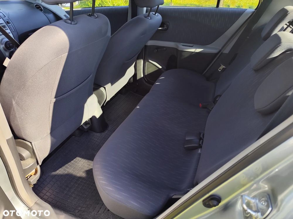 Toyota Yaris - 15