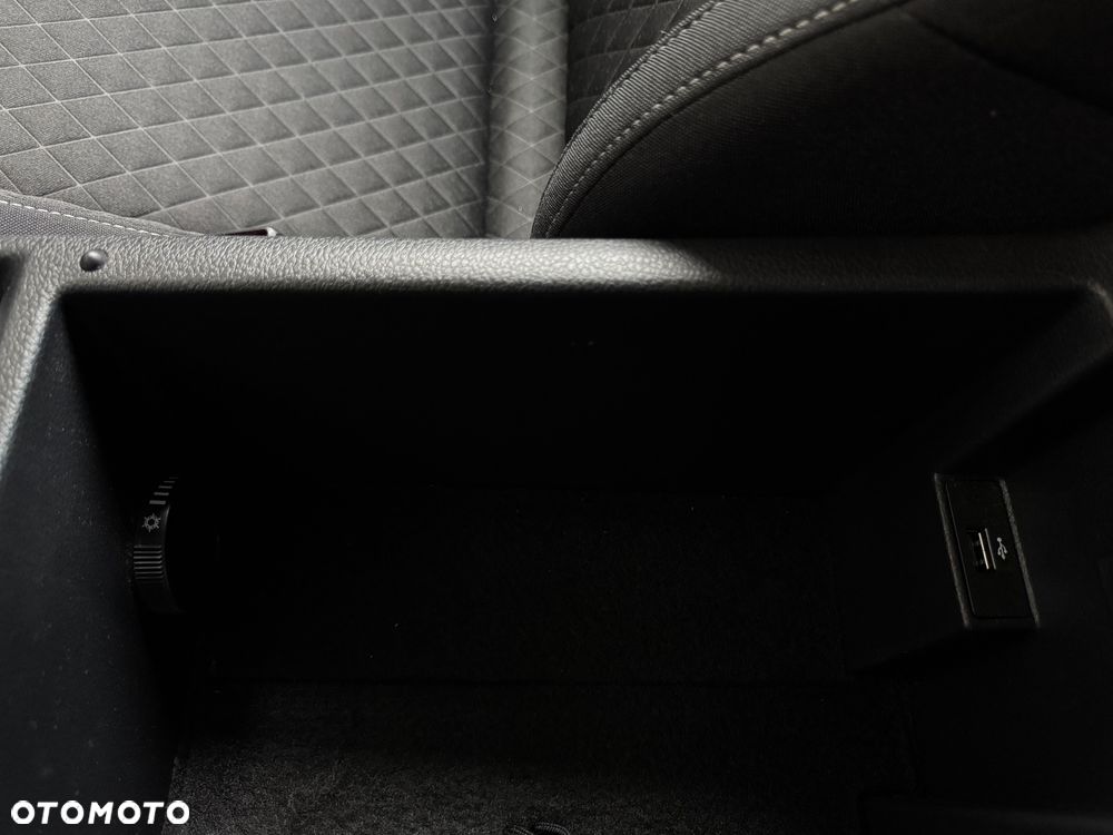 Skoda Superb 2.0 TDI SCR Ambition - 37