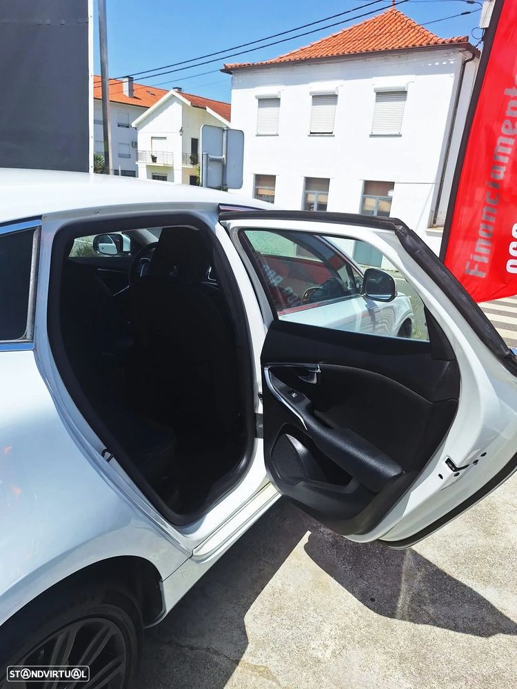 Volvo V40 1.6 D2 Momentum Eco - 19