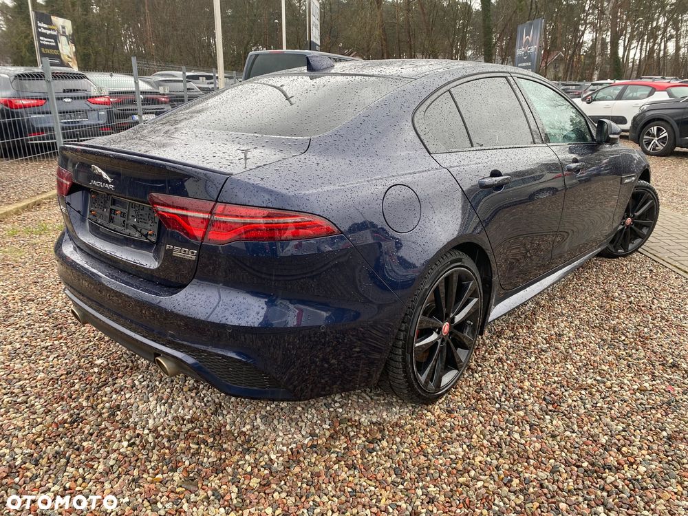 Jaguar XE P300 AWD R-Dynamic HSE - 16