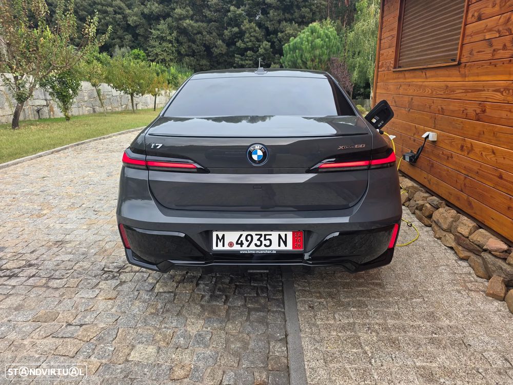 BMW i7 - 7