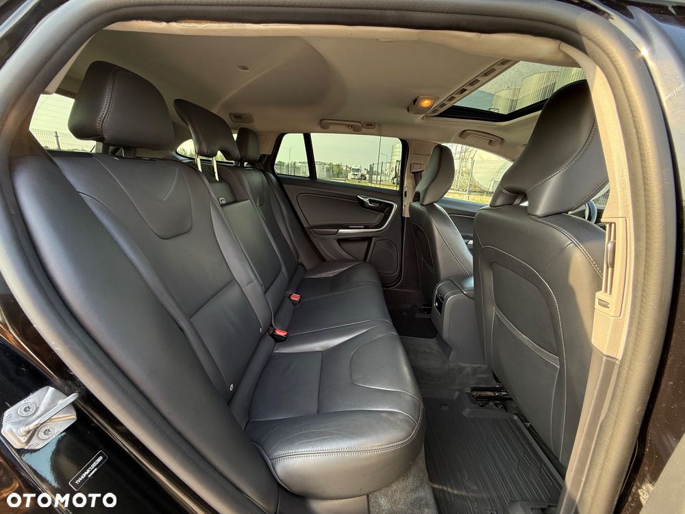 Volvo V60 Cross Country - 19