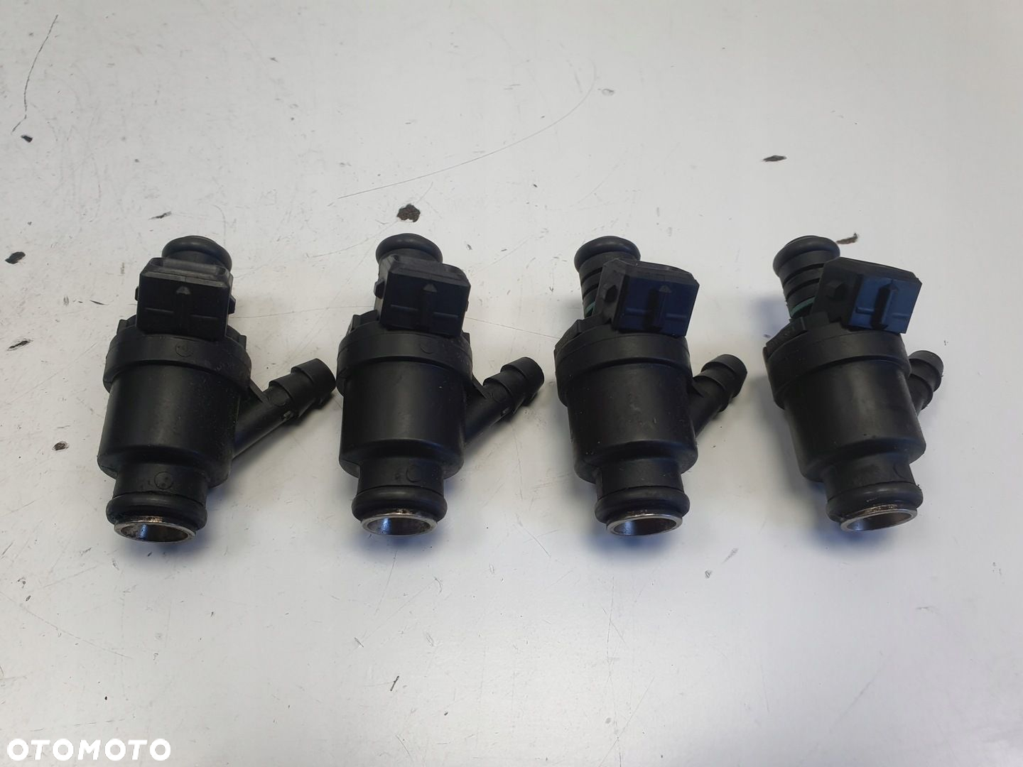 BMW E46 1.8 1.9 M43 WTRYSKIWACZ wtrysk D3768FA - 2