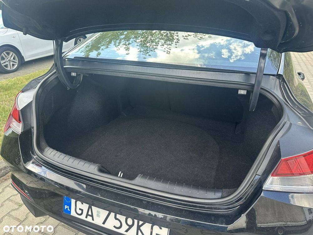 Hyundai Elantra - 10