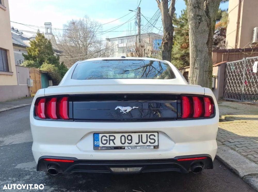 Ford Mustang 2.3 Eco Boost Aut. - 3