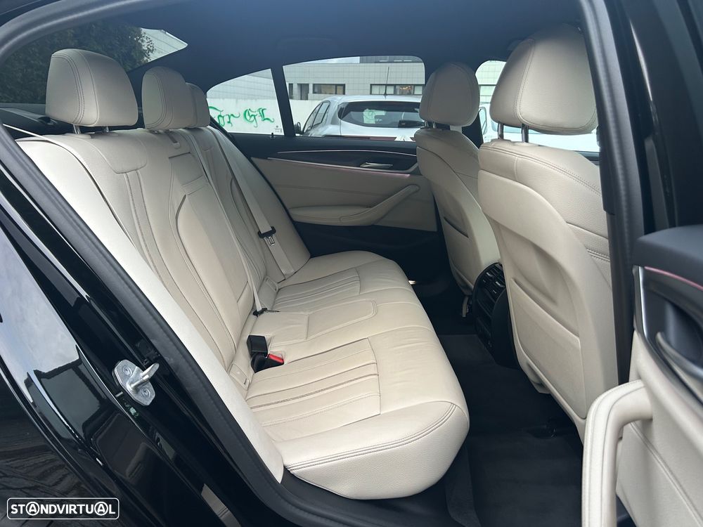 BMW 530 e Pack Desportivo M - 12