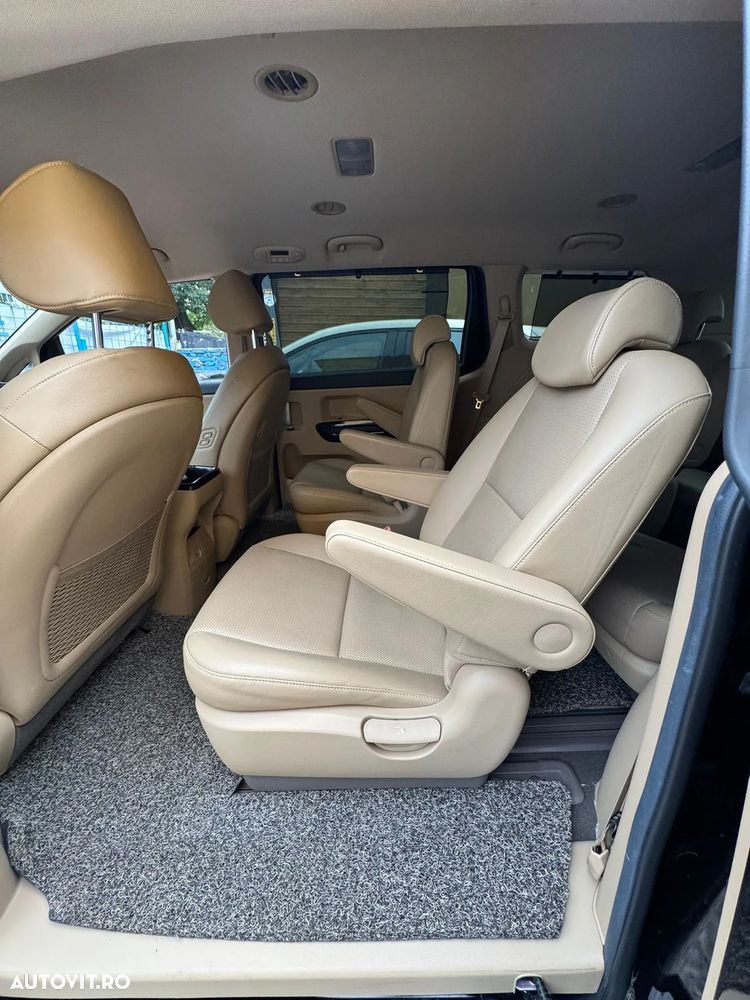 Kia Carnival - 9