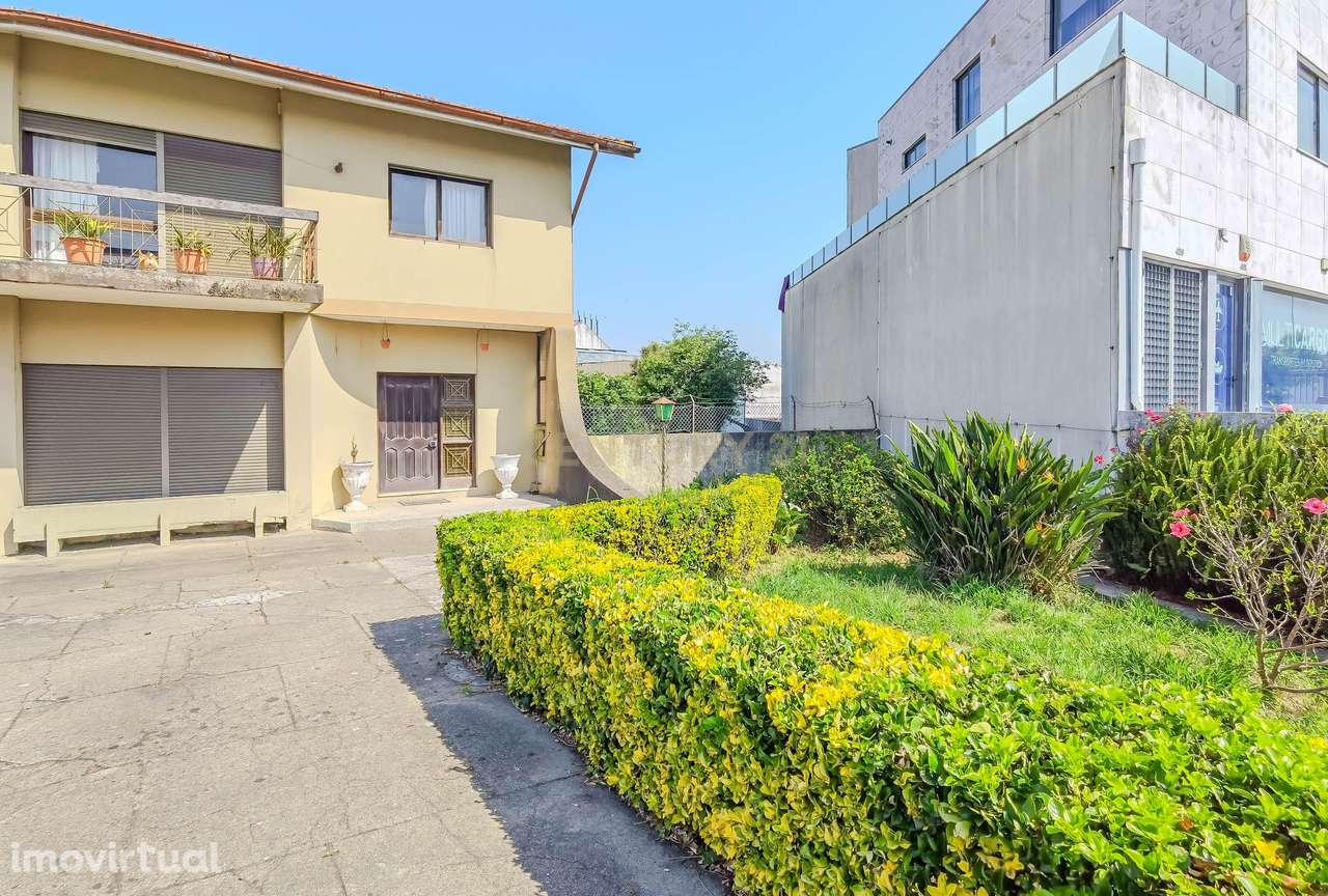 Moradia T3 convertida em T6 junto ao Aeroporto, Perafita - Matosinhos - Grande imagem: 2/39