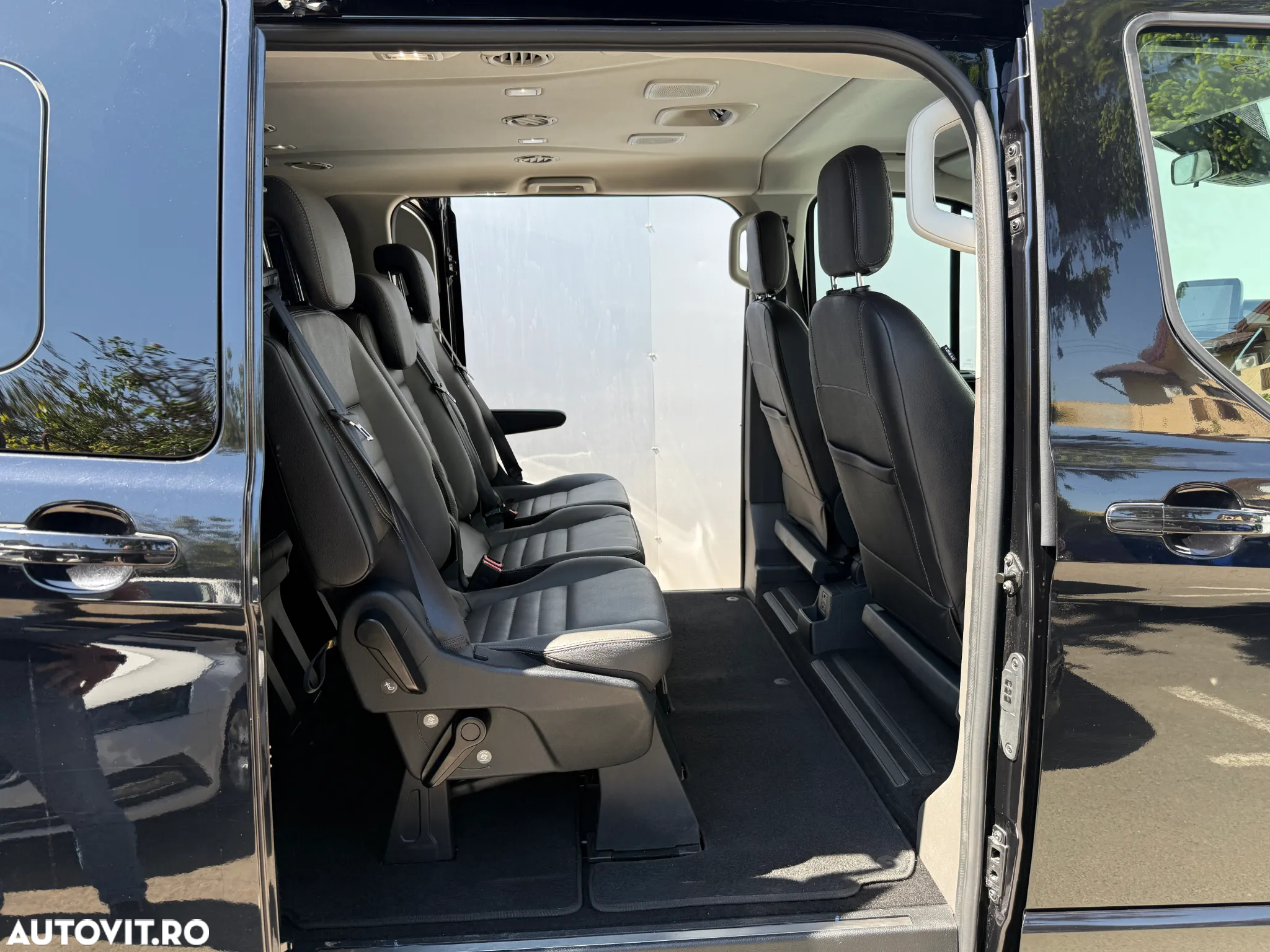 Ford Tourneo Custom Bus 320 2.0 EcoBlue 185 CP L2H1 Titanium Aut. - 13