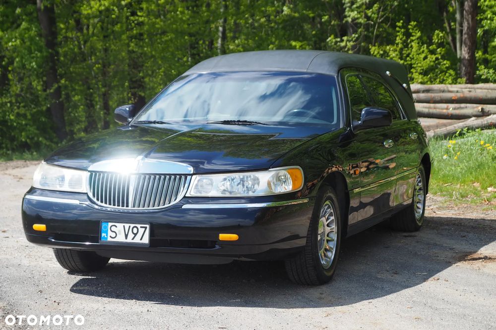 Lincoln Town Car - 7